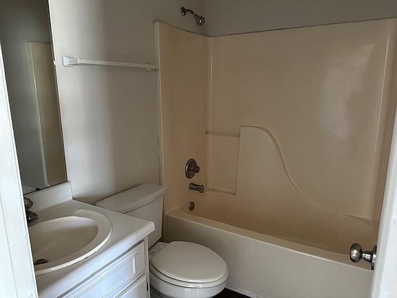 5th image of 140 Lanier Dr #112