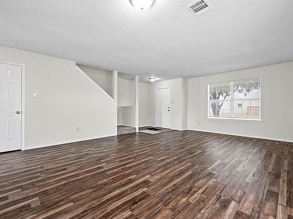 3rd image of 101 Heritage Dr