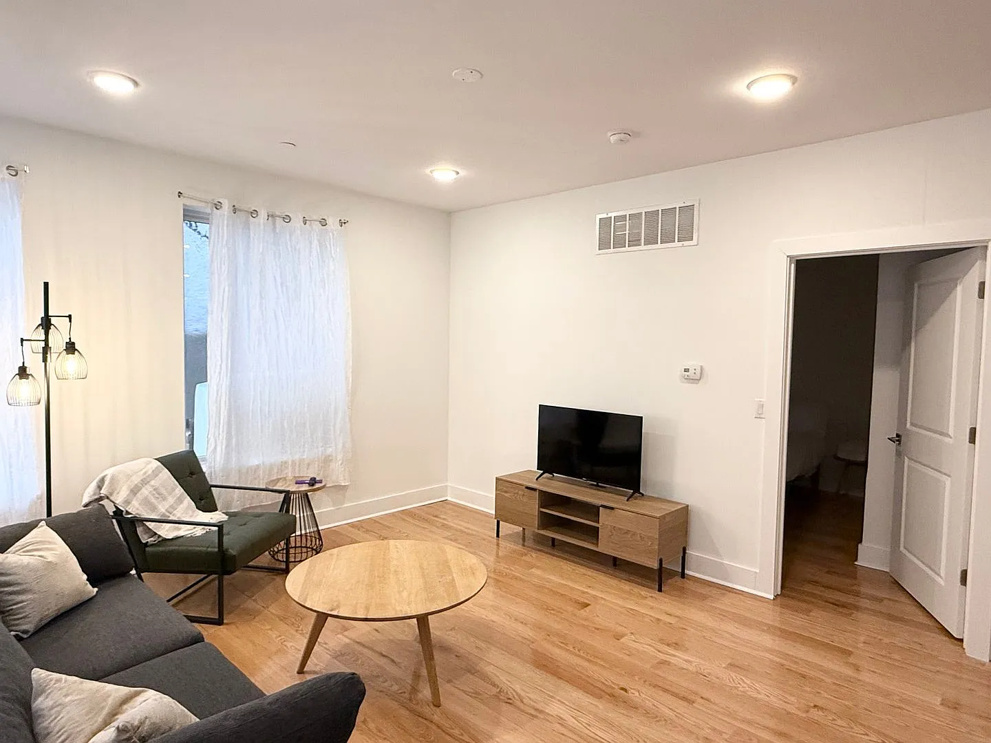 LUDLOW_4100 — Photo 4