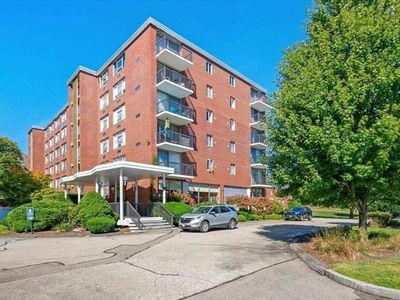 20 Hammond Pond Pkwy APT 18, Newton, MA, 02467