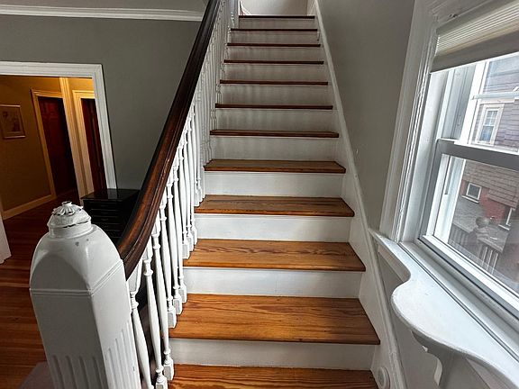 3rd image of 519 Angell St Floor 1
