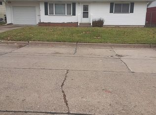 192 Crestview Dr, Burlington, IA 52601