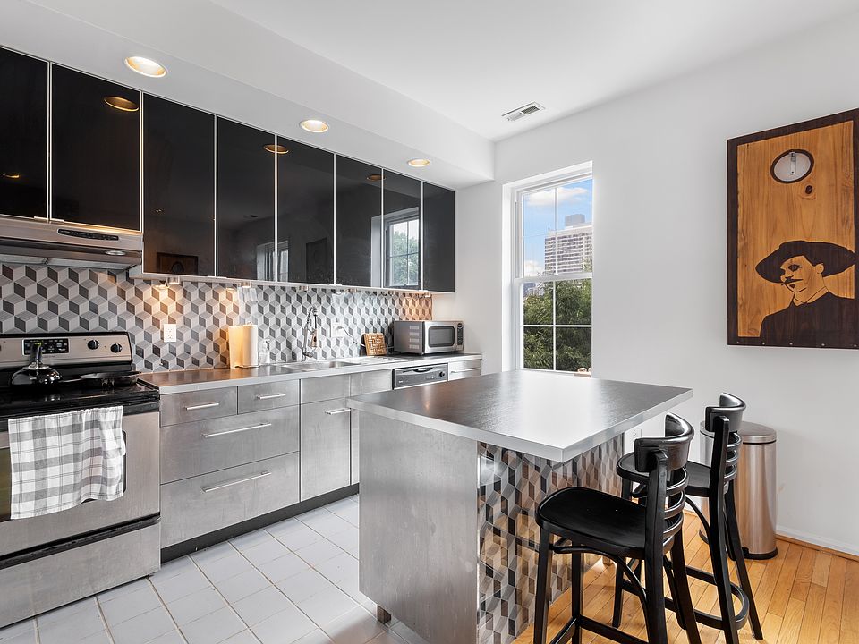 1st image of 2103 Green St APT 3F