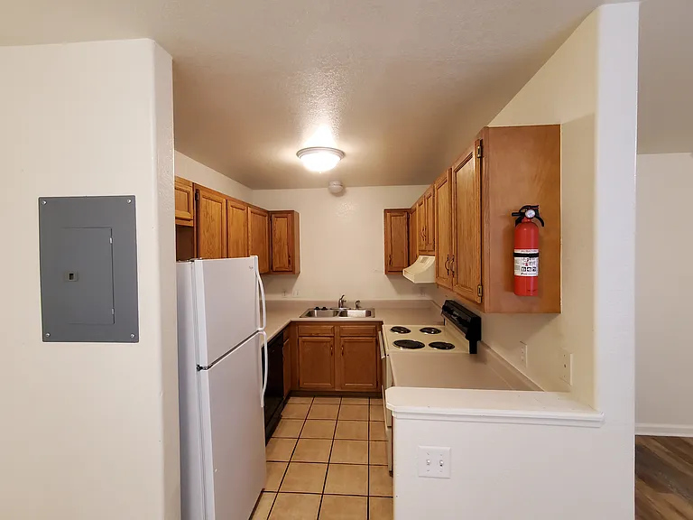 425 E 6th Ave #4 — Photo 3