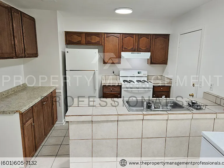 1732 Brookhollow Cir — Photo 7