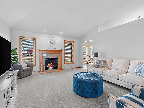 3rd image of N1916 Rochelle Ct