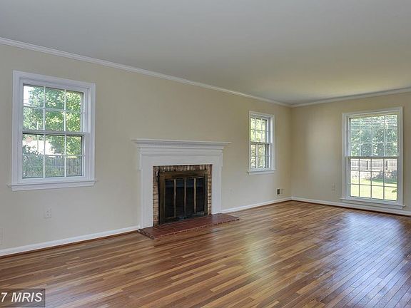 2nd image of 3800 Stoneybrooke Ct