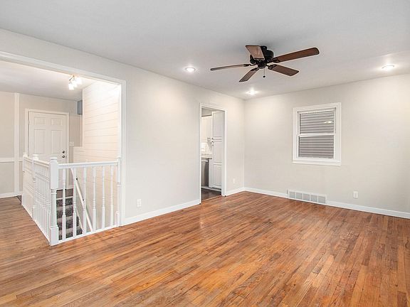 4th image of 1003 W 29th Ave