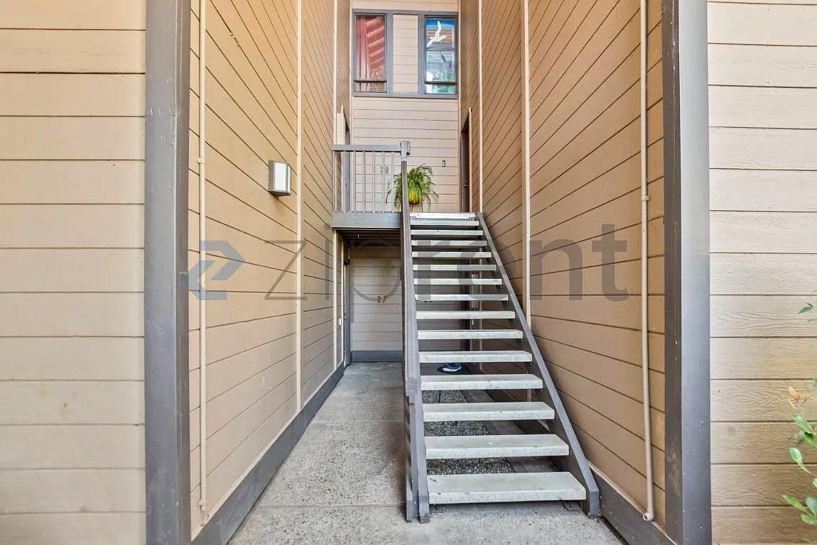 2 bed, 1257 sqft, $4,600 — Photo 3