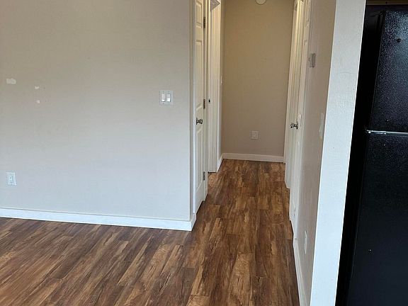 5th image of 821 E 46th Ct