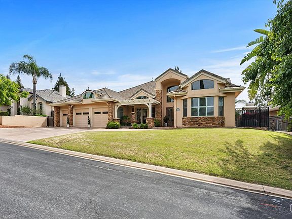 4th image of 15507 Casa Club Dr