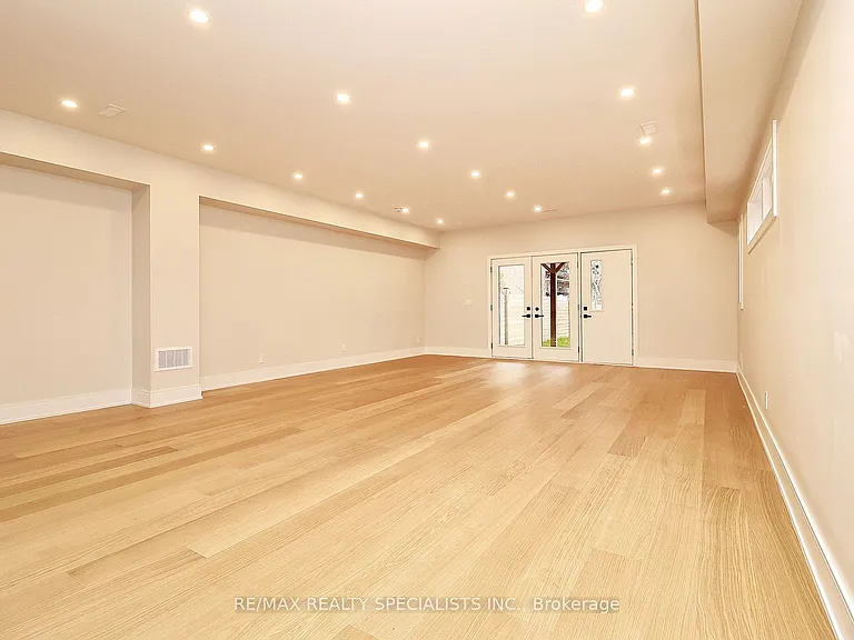 1048 Roosevelt Rd #MAIN — Photo 35