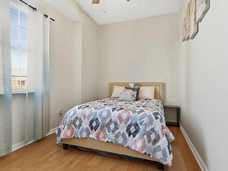 632 S Rendon St — Photo 4