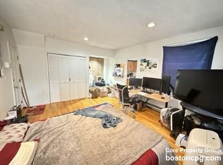 17 Greenough Ln #2R, Boston, MA 02113