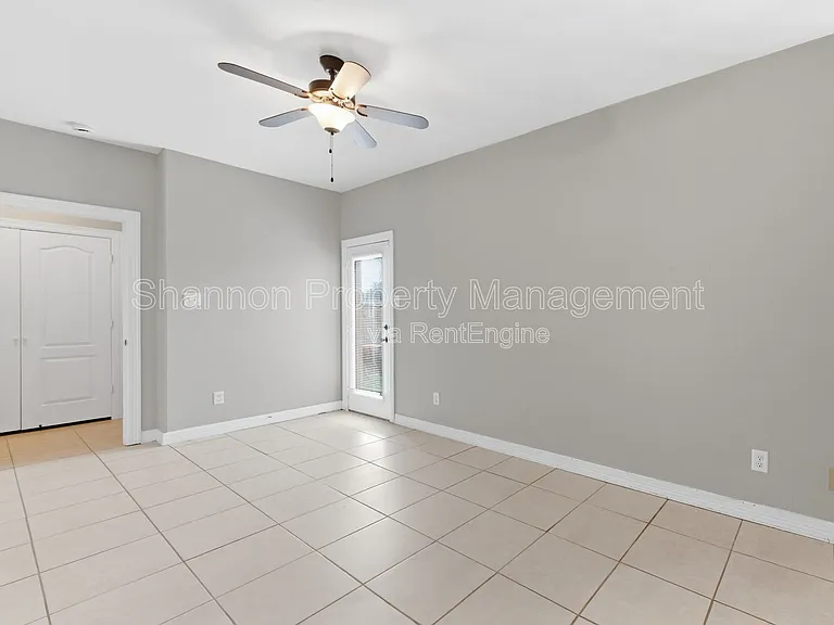 408 Eichwurzel Ln #D — Photo 10
