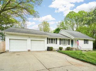 2940 Robin Hill Dr, Mogadore, OH 44260