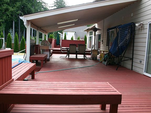 Rear deck & awning