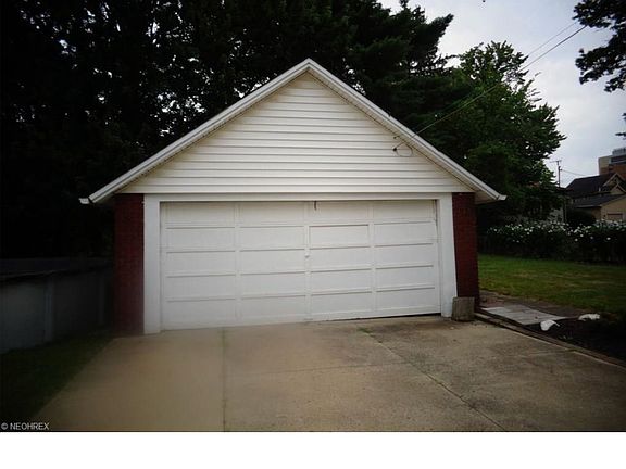 2nd image of 216 Lowell Ave NE