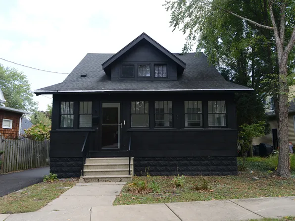 724 S 5th St, St Charles, IL 60174