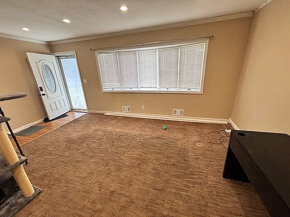 4th image of 158 Noel Dr #1