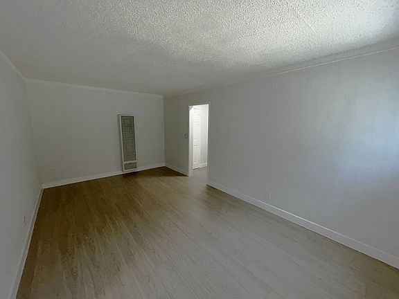 3rd image of 1635-41 N Normandie Ave