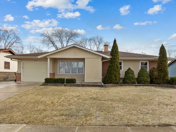 627 Crest Ave, Elk Grove Village, IL 60007