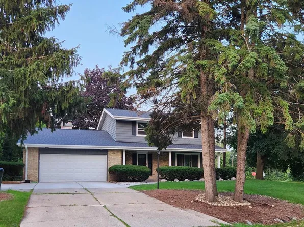 3330 South Hickory ROAD, New Berlin, WI 53151