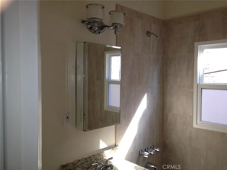 723 E 3rd St #11 — Photo 10