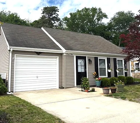 83 Sheffield Pl — Photo 1