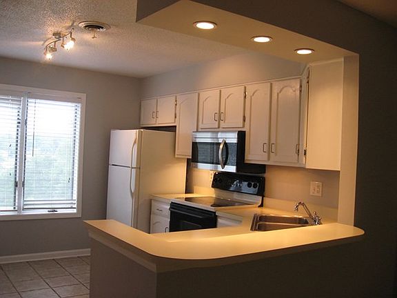 4th image of 100 Wonderland Dr APT 1B