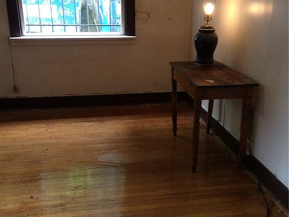 4th image of 214 Summit Ave E APT 208