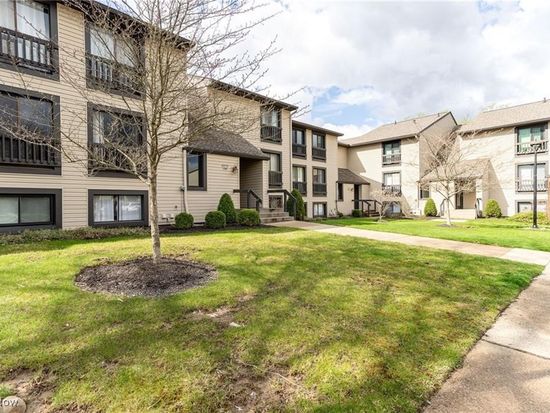 6270 Greenwood Pkwy APT 402, Northfield, OH 44067