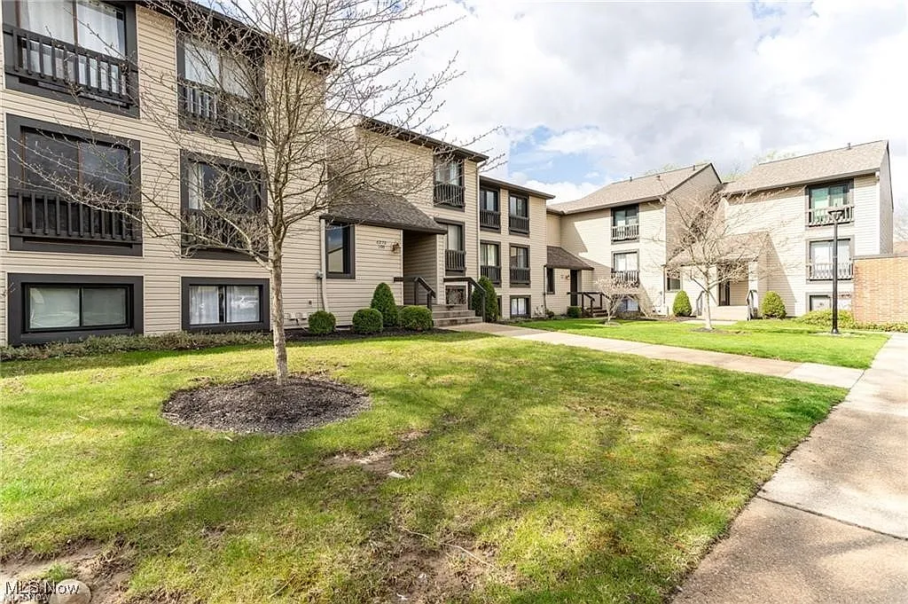 6270 Greenwood Pkwy APT 402 photo 1