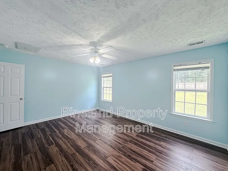 219 Woodland Dr — Photo 13