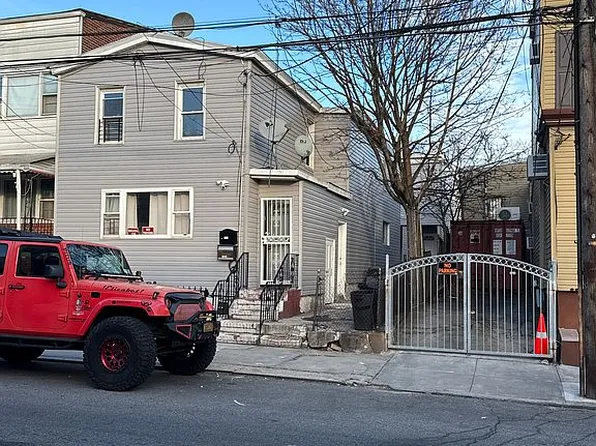 9113 77th St, Woodhaven, NY 11421