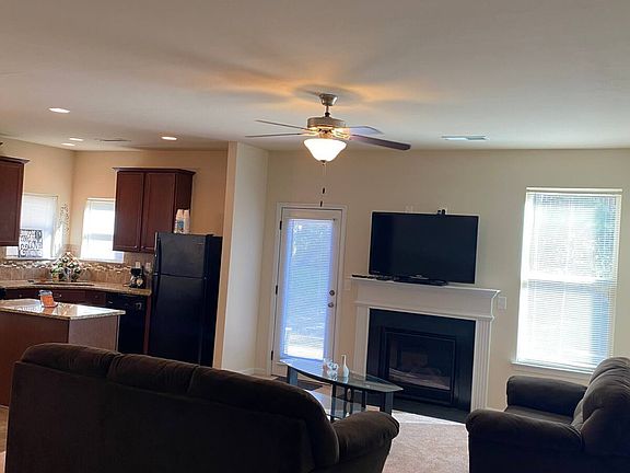 3rd image of 5868 Seabright Ln