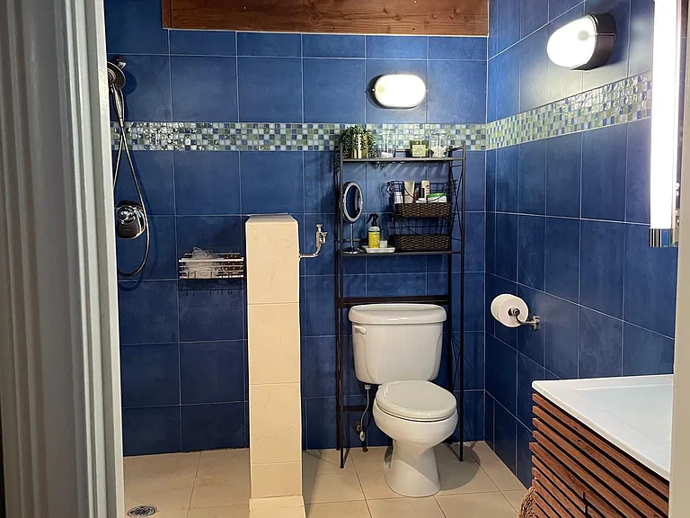 Large bathroom with ceramic tile
