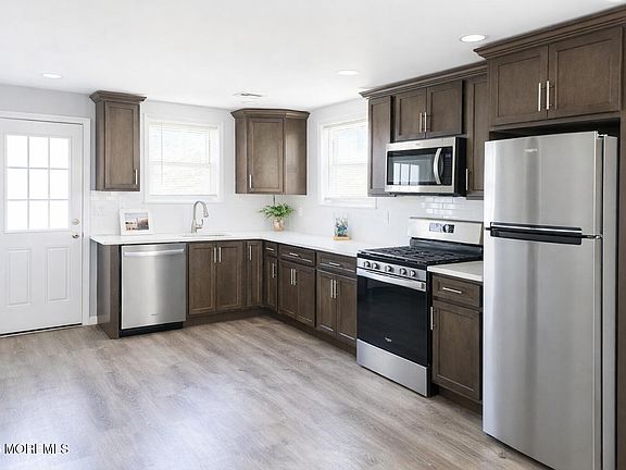 5th image of 700 Anglesea Ave