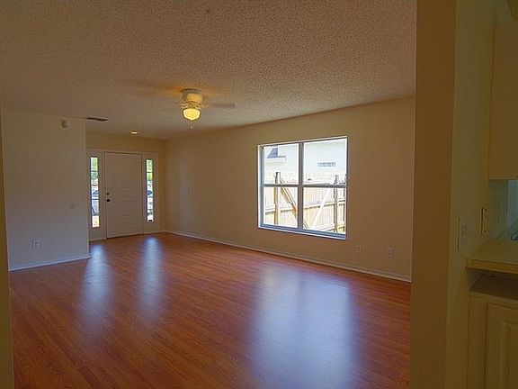 3rd image of 5224 Creekmore Ln