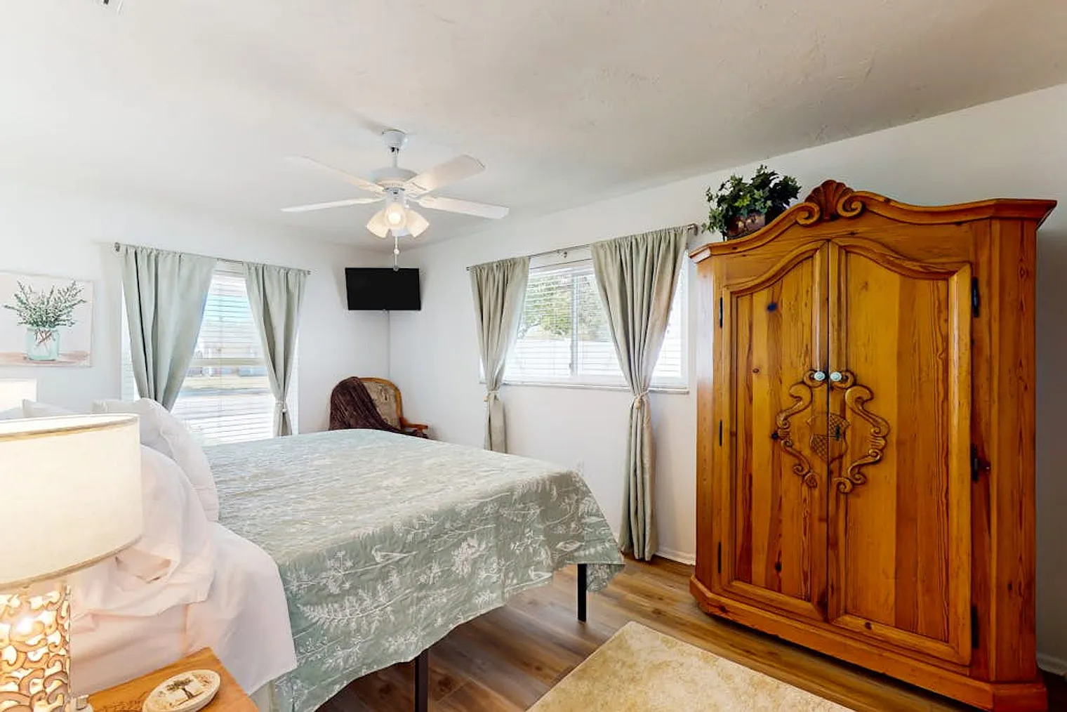 3 bed, 2.0 bath, 1022 sqft, $4,546 — Photo 4