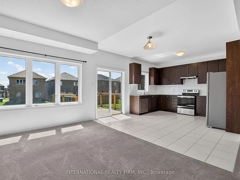 240 Ridley Cres — Photo 9