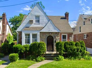 20710 33rd Ave FLOOR 2, Bayside, NY 11361