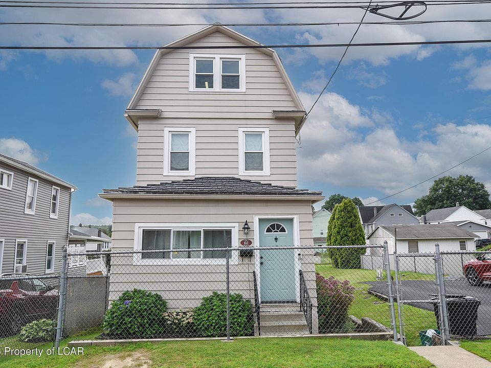1st image of 62 4th St
