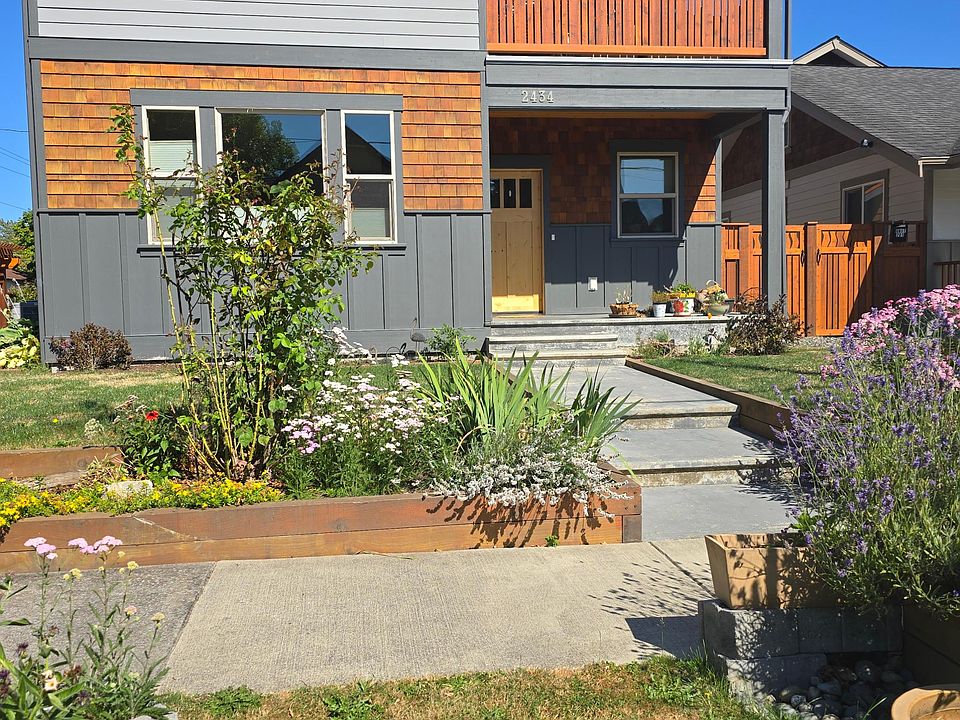 View front door from Cherry St