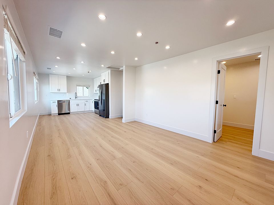 1st image of 127 N Vendome St #129