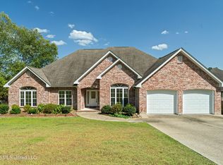 66 W Shore Dr, Hattiesburg, MS 39402