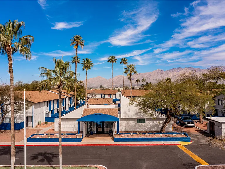 Midtown on Seneca — Photo 31