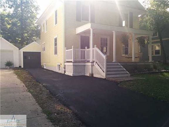 2nd image of 518 E Hillcrest Ave