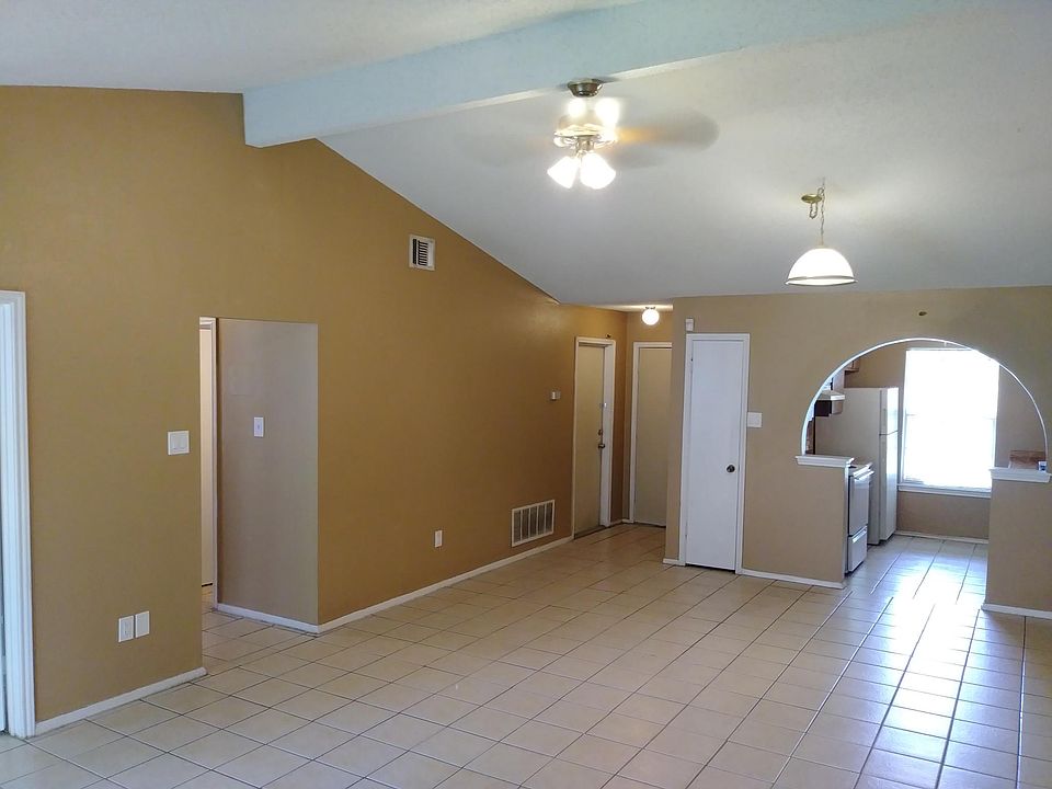 2nd image of 10162 Galesburg