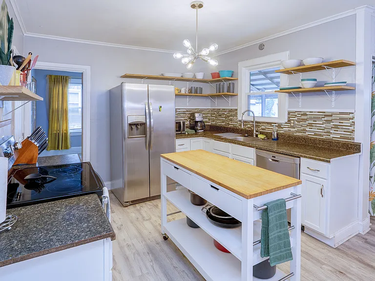 2801 Alhambra Cir — Photo 12